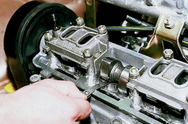 Почему троит двигатель ВАЗ 2110 8 клапанов: причины и методы устранения